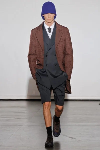 Look 16